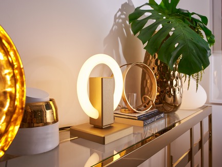 Dossier de presse | 3412-02 - Communiqué de presse | Karice, Award Winning Designer Unveils its Latest Luminaire - Olah Table Lamp - Karice Enterprises Ltd. - Produit - Olah Table Lamp - Jewelry on a Sideboard - Crédit photo : Jordan N. Dery