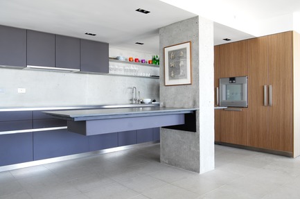 Press kit | 2933-02 - Press release | Ocean Residence - Heusch Inc. - Residential Interior Design -  Customized Boffi Kitchen with canteleverd kitchen counter&nbsp;  - Photo credit: Gerhard Heusch&nbsp;