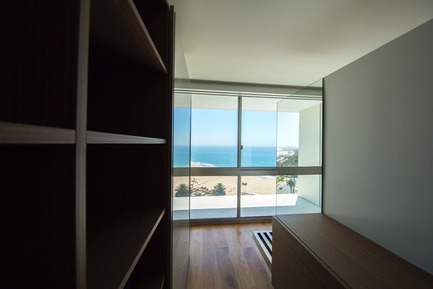 Press kit | 2933-02 - Press release | Ocean Residence - Heusch Inc. - Residential Interior Design - Walk-in closet&nbsp;  - Photo credit: David Koenig&nbsp;