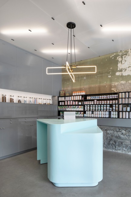 Dossier de presse | 1560-02 - Communiqué de presse | Hôpital Vétérinaire du Parc - TBA / Thomas Balaban Architecte - Design d’intérieur commercial - Le mobilier Corian - Crédit photo : Adrien Williams