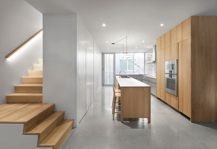 Dossier de presse | 1560-02 - Communiqué de presse | Hôpital Vétérinaire du Parc - TBA / Thomas Balaban Architecte - Design d’intérieur commercial -  Cuisine - Crédit photo : Adrien Williams