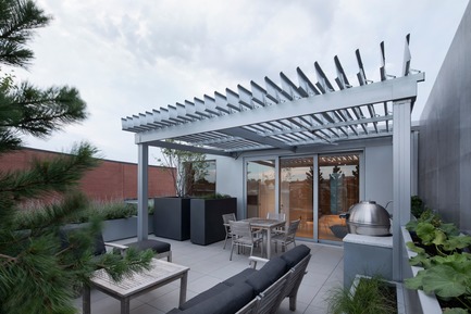 Dossier de presse | 1560-02 - Communiqué de presse | Hôpital Vétérinaire du Parc - TBA / Thomas Balaban Architecte - Design d’intérieur commercial - Terrasse sur le toit - Crédit photo :  Adrien Williams 