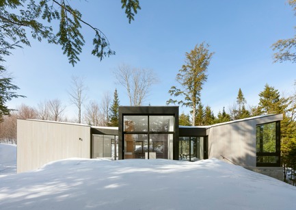 Press kit | 720-12 - Press release | TRIPTYCH - yh2 - Residential Architecture - Photo credit: Maxime Brouillet