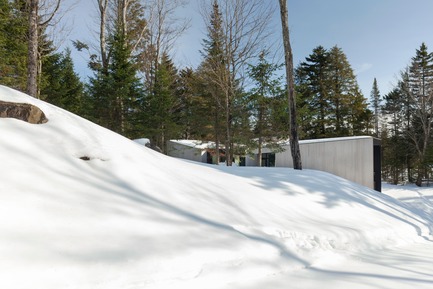 Press kit | 720-12 - Press release | TRIPTYCH - yh2 - Residential Architecture - Photo credit: Maxime Brouillet