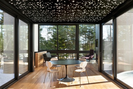 Press kit | 720-12 - Press release | TRIPTYCH - yh2 - Residential Architecture - Photo credit: Maxime Brouillet