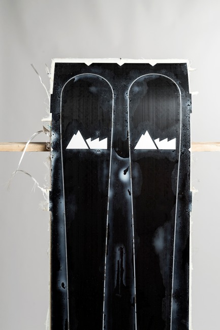 Dossier de presse | 1119-04 - Communiqué de presse | Une marque de ski révolutionnaire, 100% imaginée et fabriquée en France - La Fabrique du Ski - Produit - Semelle avant les étapes de découpe et finition - Crédit photo : Thomas Lang