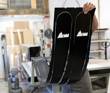 Dossier de presse | 1119-04 - Communiqué de presse | Une marque de ski révolutionnaire, 100% imaginée et fabriquée en France - La Fabrique du Ski - Produit - Découpe numérique de la semelle - Crédit photo : Thomas Lang
