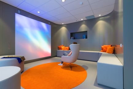 Press kit | 3665-01 - Press release | PrestigiousiF DESIGN AWARD 2019 for Experience Design OfficeMMEK’ - MMEK' - Commercial Interior Design -          <span class=""></span>The quiet room –&nbsp;        The design of the quiet room is not based on a religious conviction or persuasion. The gradually changing light wall creates a balanced dynamic in the space, so that people can unwind. A muted room that is effectively screened off from external stimuli, giving people the space they need to reflect and perform their own rituals. - Photo credit: Chris van Koeverden