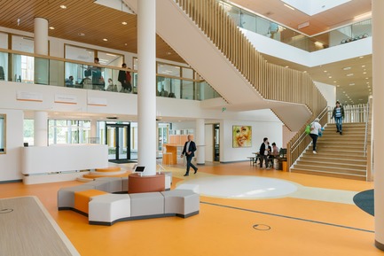Press kit | 3665-01 - Press release | PrestigiousiF DESIGN AWARD 2019 for Experience Design OfficeMMEK’ - MMEK' - Commercial Interior Design -          Hall – The entrance serves as a central reception area for visitors to the Princess Máxima Centre. It also has a residential function and includes a coffee corner, space for temporary exhibitions, playground furniture and access to the restaurant. - Photo credit: Erik van 't Wout
