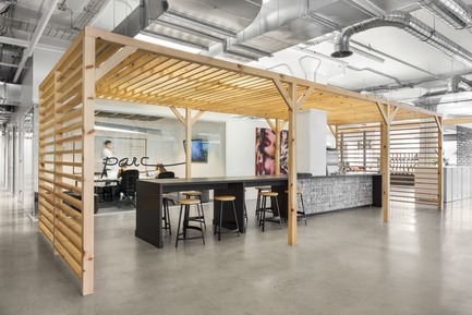 Press kit | 1152-10 - Press release | Micro-City for Creatives - By LumiGroup and Imperatori Design - Commercial Interior Design - Espresso bar and gathering area within workspace - Photo credit: Stéphane Brügger