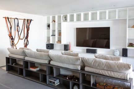 Dossier de presse | 3039-02 - Communiqué de presse | RBI Apartment - Coletivo Arquitetos - Design d’intérieur résidentiel - Home Theather&nbsp; - Crédit photo : Ruy Teixeira&nbsp;