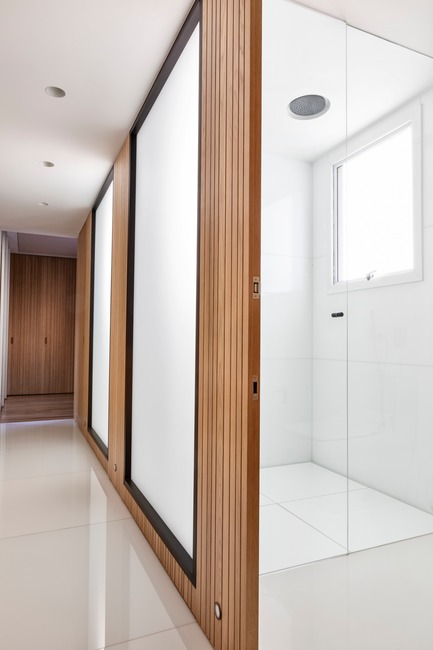 Dossier de presse | 3039-02 - Communiqué de presse | RBI Apartment - Coletivo Arquitetos - Design d’intérieur résidentiel - Master Bathroom - Crédit photo : Ruy Teixeira&nbsp;