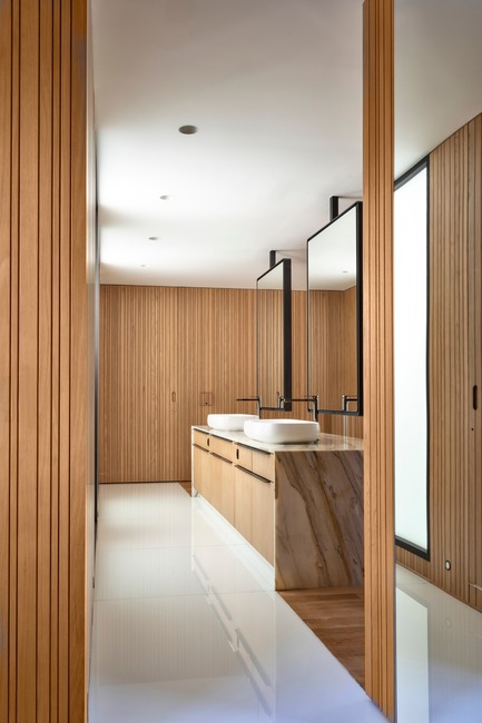 Dossier de presse | 3039-02 - Communiqué de presse | RBI Apartment - Coletivo Arquitetos - Design d’intérieur résidentiel - Master Bathroom - Crédit photo : Ruy Teixeira&nbsp;