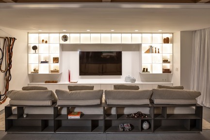 Dossier de presse | 3039-02 - Communiqué de presse | RBI Apartment - Coletivo Arquitetos - Design d’intérieur résidentiel - Home Theather&nbsp; - Crédit photo : Ruy Teixeira&nbsp;