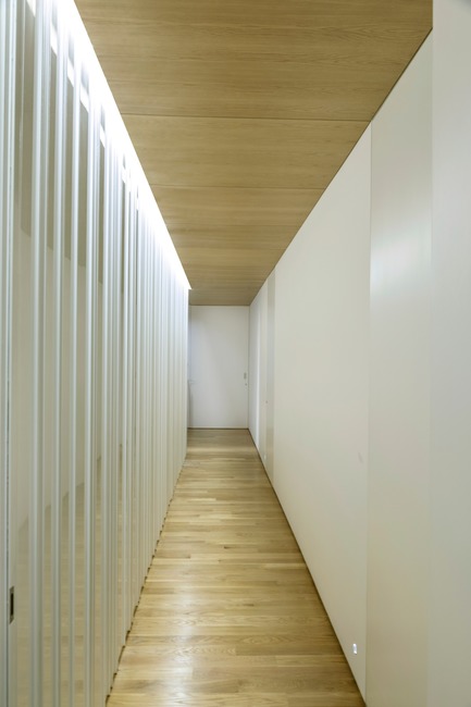 Dossier de presse | 3039-02 - Communiqué de presse | RBI Apartment - Coletivo Arquitetos - Design d’intérieur résidentiel - Corridor&nbsp; - Crédit photo : Ruy Teixeira&nbsp;