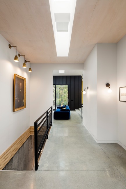 Press kit | 1332-03 - Press release | A Playful Rural Industrial Aesthetic - Tux Creative - Residential Architecture - Photo credit: Maxime Brouillet