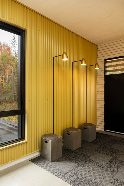 Press kit | 1332-03 - Press release | A Playful Rural Industrial Aesthetic - Tux Creative - Residential Architecture - Photo credit: Maxime Brouillet