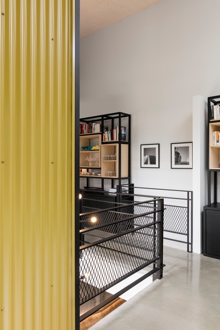 Press kit | 1332-03 - Press release | A Playful Rural Industrial Aesthetic - Tux Creative - Residential Architecture - Photo credit: Maxime Brouillet