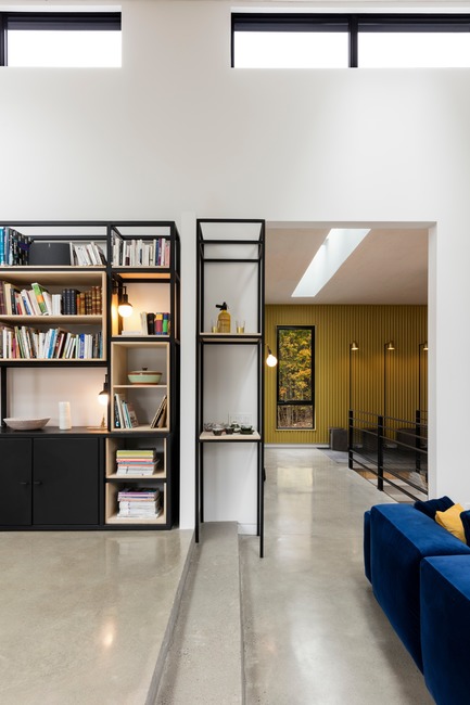 Press kit | 1332-03 - Press release | A Playful Rural Industrial Aesthetic - Tux Creative - Residential Architecture - Photo credit: Maxime Brouillet