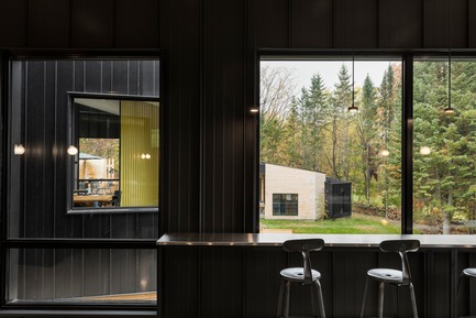 Press kit | 1332-03 - Press release | A Playful Rural Industrial Aesthetic - Tux Creative - Residential Architecture - Photo credit: Maxime Brouillet