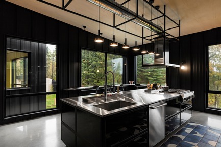 Press kit | 1332-03 - Press release | A Playful Rural Industrial Aesthetic - Tux Creative - Residential Architecture - Photo credit: Maxime Brouillet