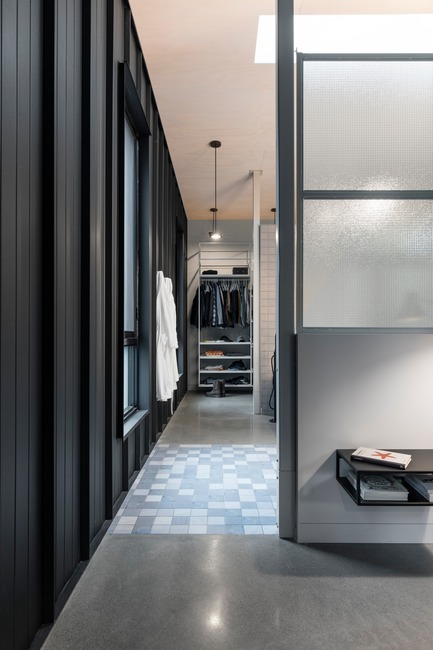 Press kit | 1332-03 - Press release | A Playful Rural Industrial Aesthetic - Tux Creative - Residential Architecture - Photo credit: Maxime Brouillet