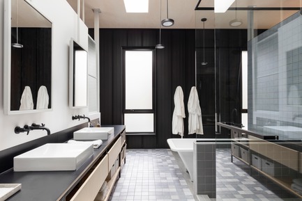 Press kit | 1332-03 - Press release | A Playful Rural Industrial Aesthetic - Tux Creative - Residential Architecture - Photo credit: Maxime Brouillet