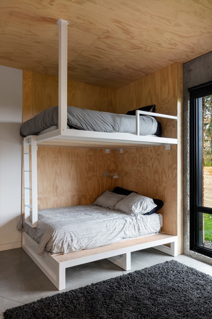 Press kit | 1332-03 - Press release | A Playful Rural Industrial Aesthetic - Tux Creative - Residential Architecture - Photo credit: Maxime Brouillet