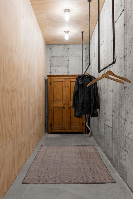 Press kit | 1332-03 - Press release | A Playful Rural Industrial Aesthetic - Tux Creative - Residential Architecture - Photo credit: Maxime Brouillet