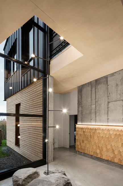 Press kit | 1332-03 - Press release | A Playful Rural Industrial Aesthetic - Tux Creative - Residential Architecture - Photo credit: Maxime Brouillet