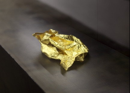 Press kit | 985-02 - Press release | Massacre innocent - Baptiste Debombourg - Event + Exhibition - Marx2012plastic bag covered with gold leaf 24 ctVariables dimensions - Photo credit: Baptiste Debombourg