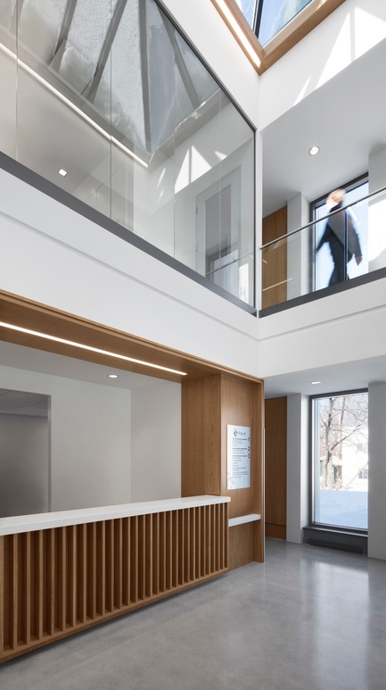 Dossier de presse | 1172-07 - Communiqué de presse | Hôtel de ville de Rigaud - Affleck de la Riva architectes - Architecture institutionnelle - Hôtel de ville de Rigaud - l'atrium - Crédit photo : Adrien Williams