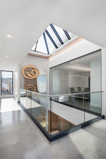 Dossier de presse | 1172-07 - Communiqué de presse | Hôtel de ville de Rigaud - Affleck de la Riva architectes - Architecture institutionnelle - Hôtel de ville de Rigaud - l'atrium - Crédit photo : Adrien Williams