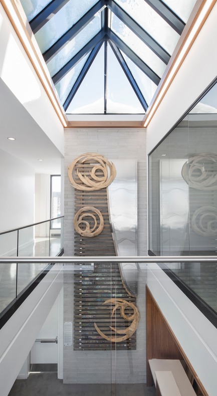 Dossier de presse | 1172-07 - Communiqué de presse | Hôtel de ville de Rigaud - Affleck de la Riva architectes - Architecture institutionnelle - Hôtel de ville de Rigaud - l'atrium - Crédit photo : Adrien Williams