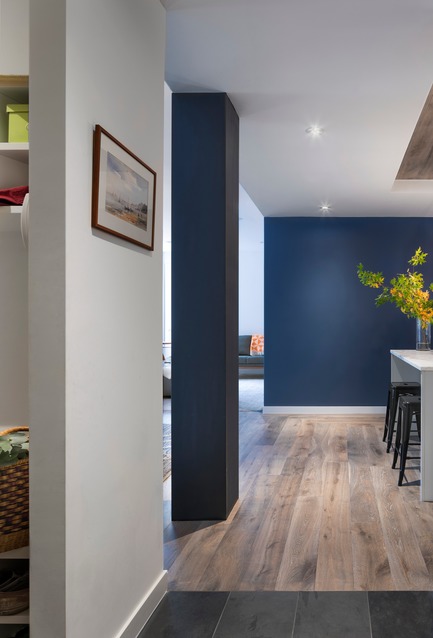 Press kit | 2875-06 - Press release | Park Slope Duplex Apartment - Barker Architecture Office - Residential Interior Design - Mudroom Entry with black slate and blackened steel column. - Photo credit: Amy Barkow