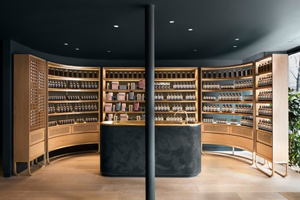 Dossier de presse | 673-21 - Communiqué de presse | Et les lauréats sont ! GRANDS PRIX DU DESIGN 12e édition - Agence PID - Concours -   Prix espace commercial de 1 600 pi2 ou moins	<br>AESOP PETITE-BOURGOGNE	<br>Alain Carle Architecte<br>   - Crédit photo : AESOP