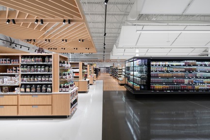Dossier de presse | 673-21 - Communiqué de presse | Et les lauréats sont ! GRANDS PRIX DU DESIGN 12e édition - Agence PID - Concours -  Prix espace commercial de plus de 5 400 pi2	<br>Avril supermarché santé – Centre Laval	<br>Ædifica en collaboration avec CS Design<br>  - Crédit photo : Olivier Blouin<br>