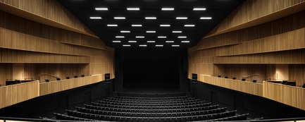 Dossier de presse | 673-21 - Communiqué de presse | Et les lauréats sont ! GRANDS PRIX DU DESIGN 12e édition - Agence PID - Concours -  Prix établissement culturel	<br>Théâtre Gilles-Vigneault	<br>Atelier TAG et Jodoin Lamarre Pratte architectes en consortium<br>  - Crédit photo : Adrien Williams<br>