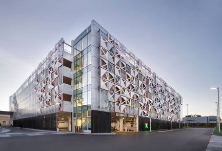 Dossier de presse | 673-21 - Communiqué de presse | Et les lauréats sont ! GRANDS PRIX DU DESIGN 12e édition - Agence PID - Concours - Prix surface	<br>Stationnement Place Ste-Foy<br>COARCHITECTURE<br> - Crédit photo : Stephane Groleau