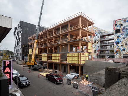 Dossier de presse | 2766-03 - Communiqué de presse | B76 - Skylab - Architecture commerciale -  Progress construction view from 3rd Avenue  - Crédit photo : Stephen Miller