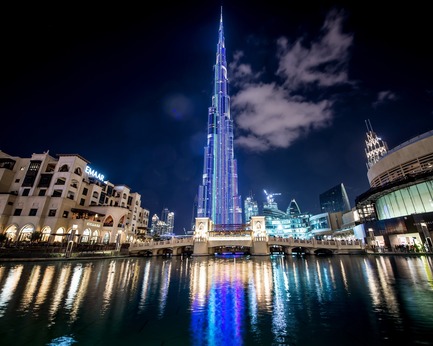 Dossier de presse | 3883-01 - Communiqué de presse | SACO Technologies Inc. célèbre le premier anniversaire d'un chef-d'œuvre vivant - la plus haute façade numérique de la planète sur Burj Khalifa à Dubaï, aux Émirats arabes unis - SACO Technologies Inc. - Design d’éclairage - SACO Technologies a créé la plus haute façade médiatique sur la planète au Burj Khalifa à Dubaï, Émirats arabes unis, en utilisant sa technologie innovante V-Stick. - Crédit photo : Oneinchpunch /&nbsp;Shutterstock.com