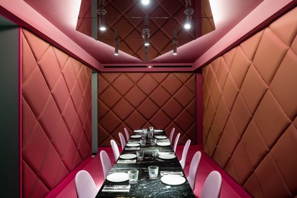 Dossier de presse | 3724-01 - Communiqué de presse | Axel Hotel Madrid - EL EQUIPO CREATIVO - Design d’intérieur commercial - Crédit photo : Adrià Goula