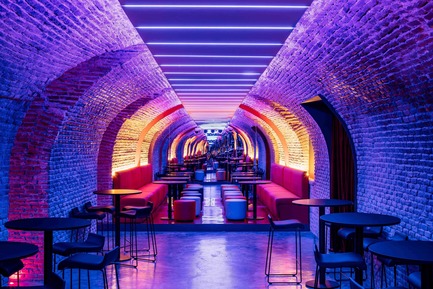 Dossier de presse | 3724-01 - Communiqué de presse | Axel Hotel Madrid - EL EQUIPO CREATIVO - Design d’intérieur commercial - Crédit photo : Adrià Goula