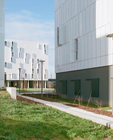 Dossier de presse | 3622-01 - Communiqué de presse | Résidence universitaire Olympe de Gouges - ppa • architectures + Scalene + AFA - Architecture résidentielle -                    Accès campus       - Crédit photo : Antoine Seguin <br>