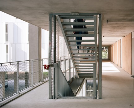 Dossier de presse | 3622-01 - Communiqué de presse | Résidence universitaire Olympe de Gouges - ppa • architectures + Scalene + AFA - Architecture résidentielle - Détail de coursive - Crédit photo : Antoine Seguin<br>