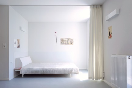 Dossier de presse | 3622-01 - Communiqué de presse | Résidence universitaire Olympe de Gouges - ppa • architectures + Scalene + AFA - Architecture résidentielle - La conception du lit comme un espace permettant différents usages<br> est en continuité avec la démarche d'ouverture typologique - Crédit photo : a+b