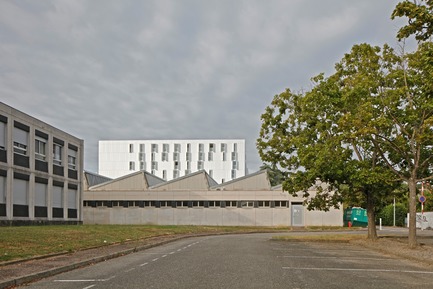 Dossier de presse | 3622-01 - Communiqué de presse | Résidence universitaire Olympe de Gouges - ppa • architectures + Scalene + AFA - Architecture résidentielle - Vue de derrière le campus  - Crédit photo : Philippe Ruault<br>
