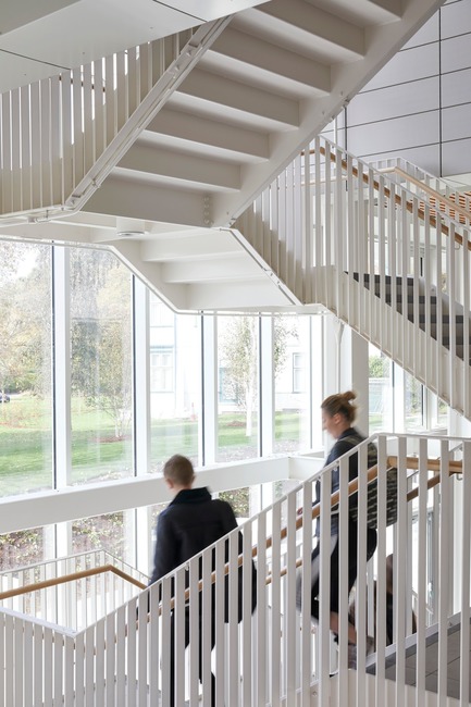 Dossier de presse | 2317-05 - Communiqué de presse | Step Change in Building Design for the University of Nottingham - Make Architects - Architecture institutionnelle - Light filled spaces overlooking the park  - Crédit photo : Make Architects