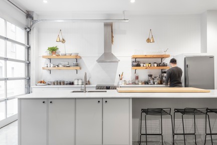 Dossier de presse | 1215-05 - Communiqué de presse | OATBOX, un design pour le bonheur de déjeuner. - ISSASTUDIO - Design d’intérieur commercial - La cuisine - Crédit photo : Maxime Brouillet