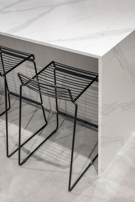 Dossier de presse | 1215-05 - Communiqué de presse | OATBOX, un design pour le bonheur de déjeuner. - ISSASTUDIO - Design d’intérieur commercial - Détails de la cuisine - Crédit photo : Maxime Brouillet
